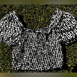 Perfect crop top for the summer or winter easy to style up or down